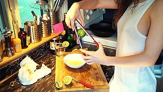 Lemon Juice Vs. Lemon Squeezer