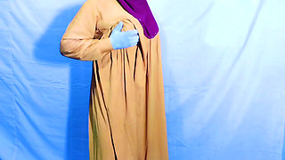 indian hijabi sundari mohila hastomoithun ebong nongra kotha bolche