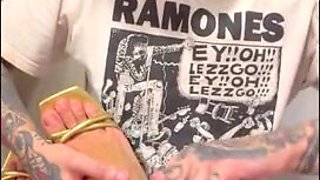 free-for-all Cuckold gets her brilliant soles done by tatted dude's ginormous bone - BIA MATTOS