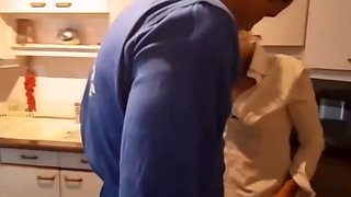 le plombier ramone la vieille rombiere