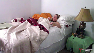 Kendra Lynn's Morning Routine: Full Bush Flash, Naked Stretch & Bathroom Makeup