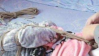 Hui12 - White Silk Chinese Girl Sailing Restraint