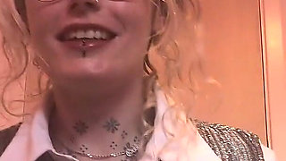 Sexy Realtor Desperate to Make the Sale