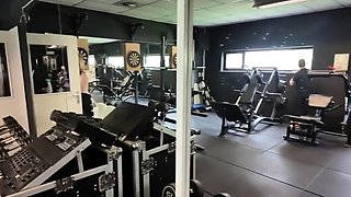 Exhibitionist dared to get naked at the local gym