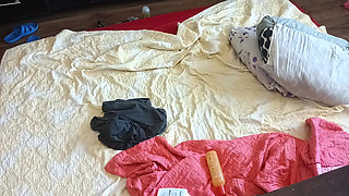 Mateur Wife Gives Me a Handjob Until I Cum, Hot Amateur Couple Foreplay in the Bedroom