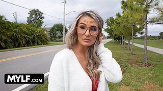 Mylf gets stranded by the side of the road because her car penniless down & she has no idea what to do