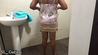 Young Sri Lankan Woman Having Sex While Bathing