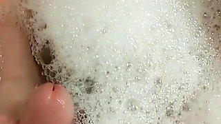 stepdaddy plays in the bath with me