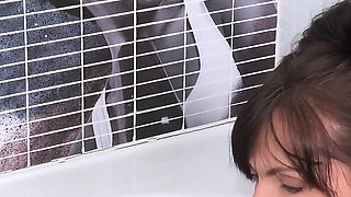 Catalina Cruz - Sensual Soaking