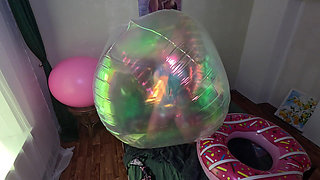 No-pop Balloon Ride: Kissing and Bouncing Wild