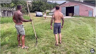 Threesome In The Barn: Two Boys Fuck A Stranger Filling Her Pussy Beatricesegreti