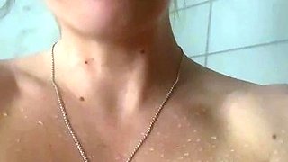 Hot Teen Amateur Shower Cam