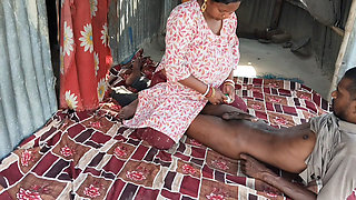 Meri pados ki bhabhi Ne gand chudai ki khud Se