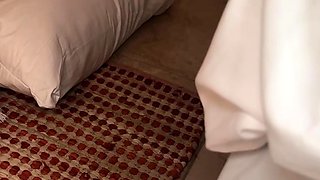 Elly Clutch - Sharing a bed with my sisters best friend