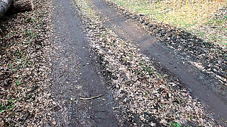 Pussy Slapping Mit Dem Lineal Im Wald