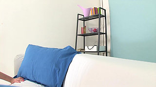 Scarlet Is a Girl That Has the Aspect of a Wannabe Actress