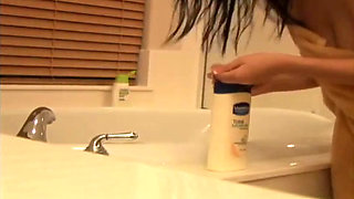 Mias foot show in the bathroom