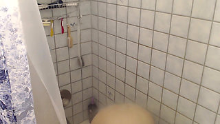 Shower Cam: Girlfriend in Parents Shower