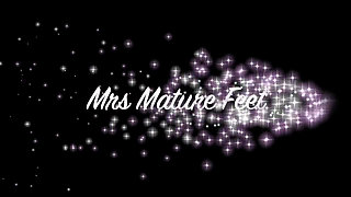 Mrs Mature Feet Giving a Classic Foot Show 462