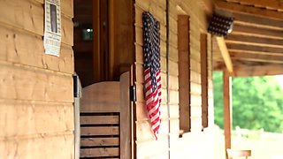 Laury offers a cooking class with her own style... - Jacquie et Michel TV