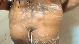 Desi Hot Sexy Indian Bhabhi Taking Nude Bath