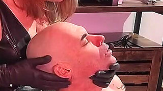 Sensual Leather Handsmothering with Inanna Justice