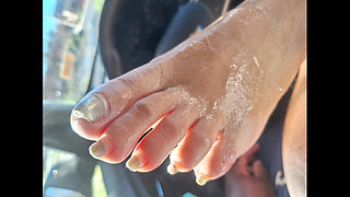 Munching on Ladora's Size 10 Feet N Toes with Her 1st Footjob