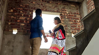 The neighbor lured the step-sister-in-law with money and had hardcore sex with her and took her boobs in his mouth, the video we