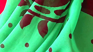 Beautiful Desi Bhabhi First Time Sex with Devar in Kitchen, Indian Girl XXX Tight Pussy Viral Hindi Video