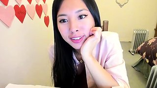 Amateur Webcam Cute Teen Plays Solo