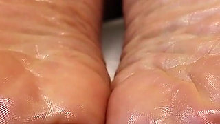 BBW Goddess Sole Asmr - Wrinkled Feet & White Sheets, Silent Foot Worship for Addicts