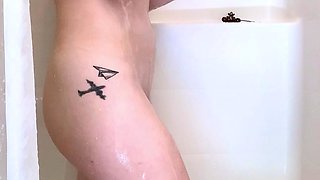 Amateur Webcam Cute Teen Plays Solo with Big Dildo