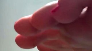 Amateur foot fetish model shows off in Paris