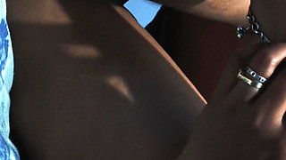 Neha Bhabhi Ki Jawani Gandi Gandi Baat kar rahi use headphones