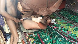 Desi bhabhi ki gand Mari bed per leta kar