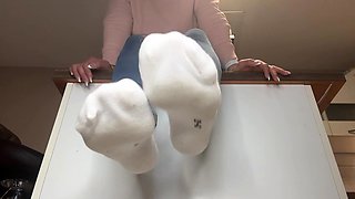 Flexible foot fetish masturbating with feet and hands