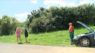 Teen hitchhiker grateful for old pig rescue in outdoor threesome with stepgranny