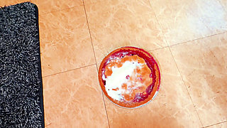 Ebony Housewife Smashes and Squirts on Pie