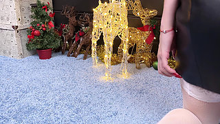 Lustful Secretary Fucks Her Oily Holes