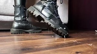 MahoganyQen - Boots Humper Cum Encourage Session