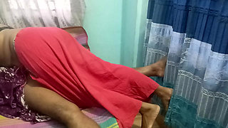 Balackmailed landlady Bhabhi with her nude video then fucked her hard and got rent