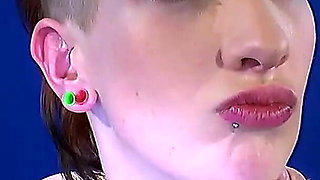 Suesse Linda Swallows Cum in Ggg Bukkake