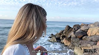 Hot babe Valeria Fuentes outdoor sex