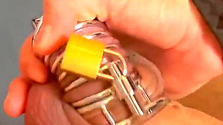 Mistress Tied Her Slave to the Bed and Fucked Him Deep in His Mouth