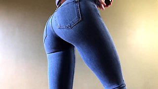 Ass and pussy toying sexy solo babe in close up masturbation