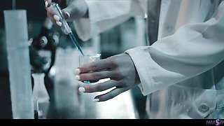 Cheerleader Kait and Ava Amira scissor and squirt under a parasite mesmerize fantasy
