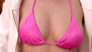 Fingered Babe Returns The Favor By Blowjob