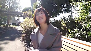 爽やか美人妻がキスや愛撫でとろける表情になり手マンで感度高まり喘ぐ