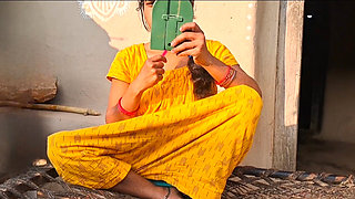 Beautiful Desi Wife paying