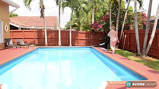 Bodacious Bikini Girl - Mya Blair - XLGirls